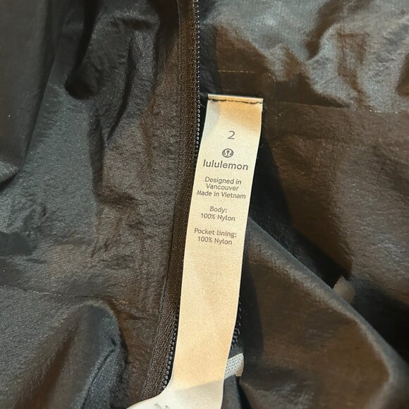 NWOT lululemon Fabled Forest Jacket/ Windbreaker/ Raincoat - Picture 8 of 8